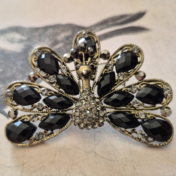 Elegant Black and Gold Peacock Brooch - Picture 1 of 8